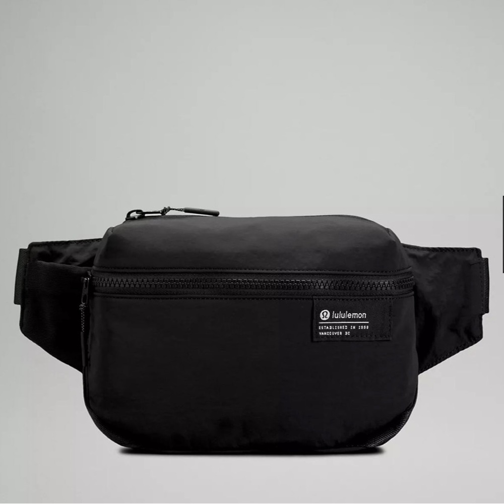 NWT Lululemon Clean Lines Belt Bag, Black 2L